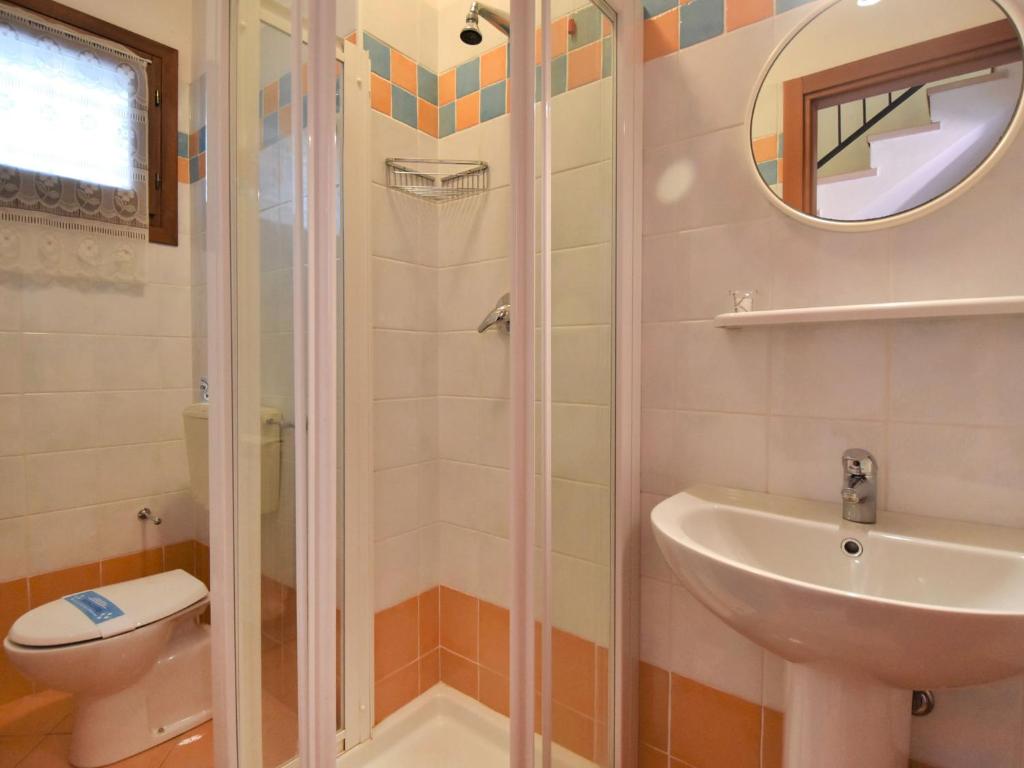 Kúpeľňa v ubytovaní Apartment Solmare-38 by Interhome