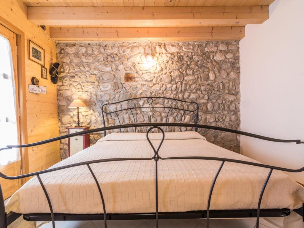 Postel nebo postele na pokoji v ubytování Apartment Albergo Diffuso - Cjasa Ustin-4 by Interhome