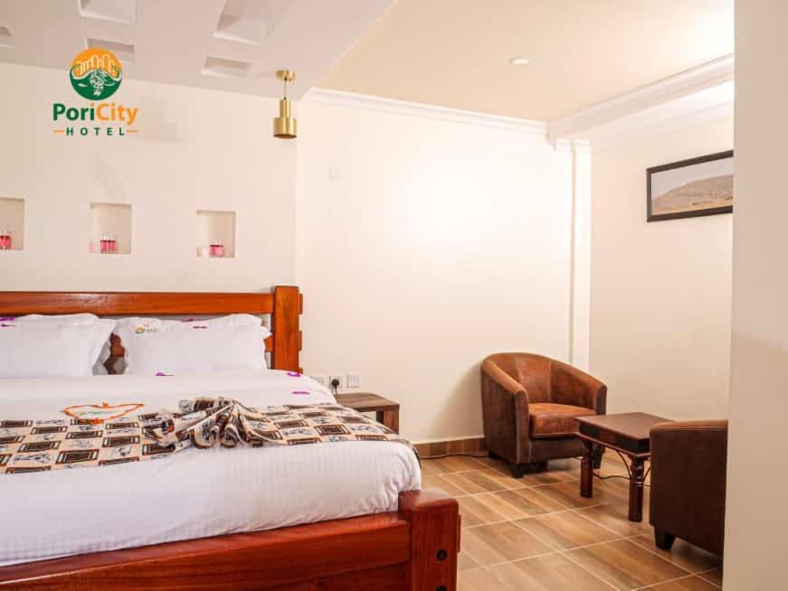 Postel nebo postele na pokoji v ubytování Pori City Hotel