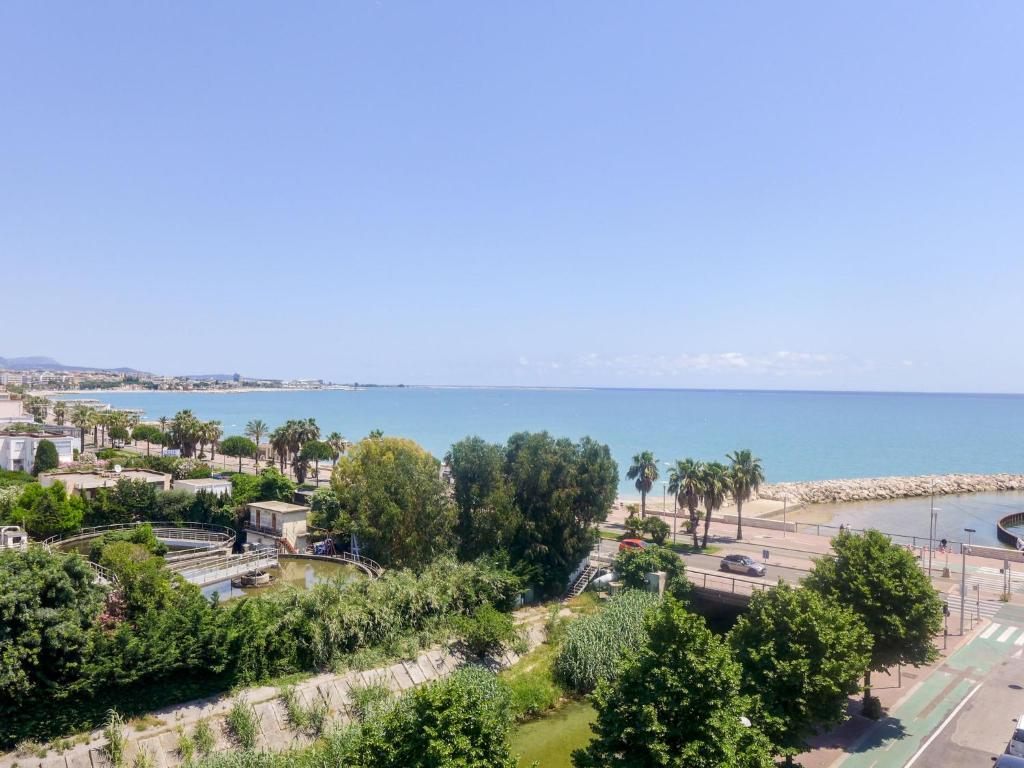 Blick auf den Strand und das Meer in der Unterkunft Studio Le Cagnes Beach-1 by Interhome in Cagnes-sur-Mer