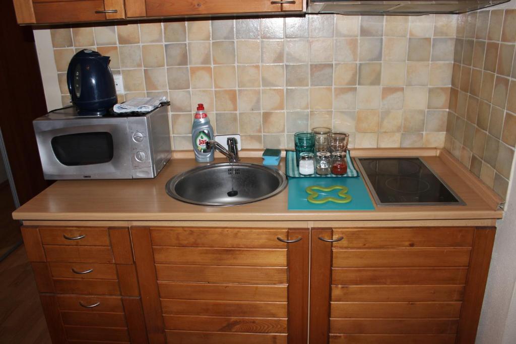 Kuchyňa alebo kuchynka v ubytovaní Zaži Apartmány Fatrapark Hrabovo
