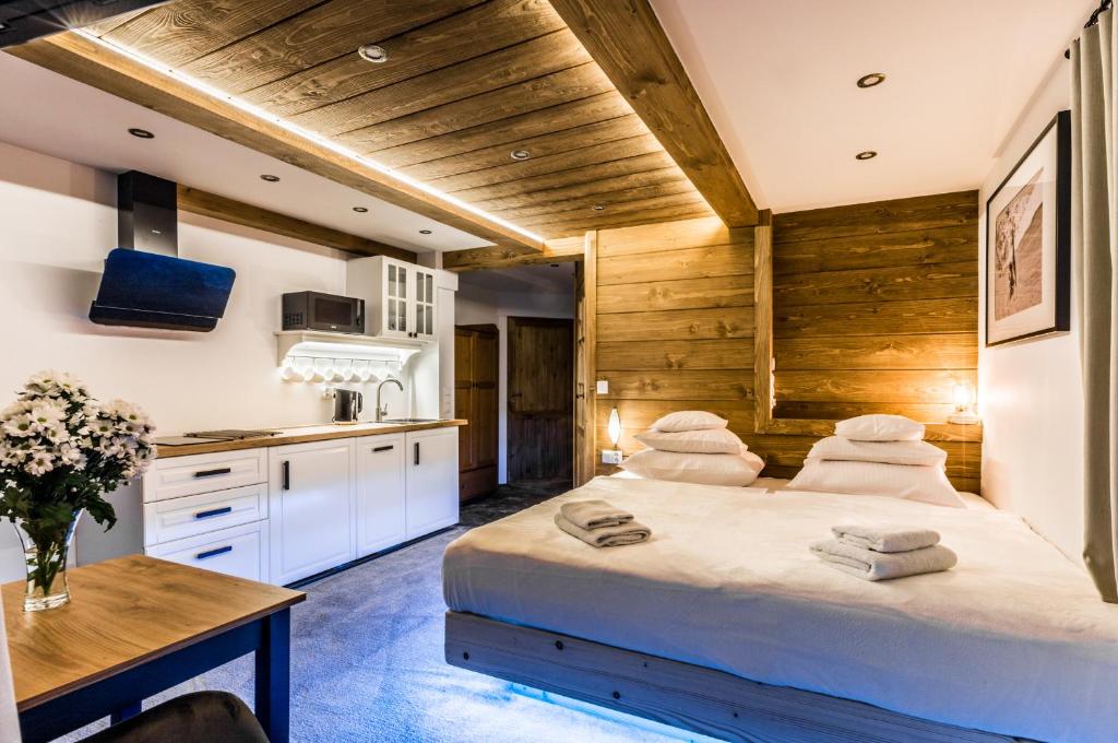 Kuchyňa alebo kuchynka v ubytovaní Apartamenty Szymaszkowa