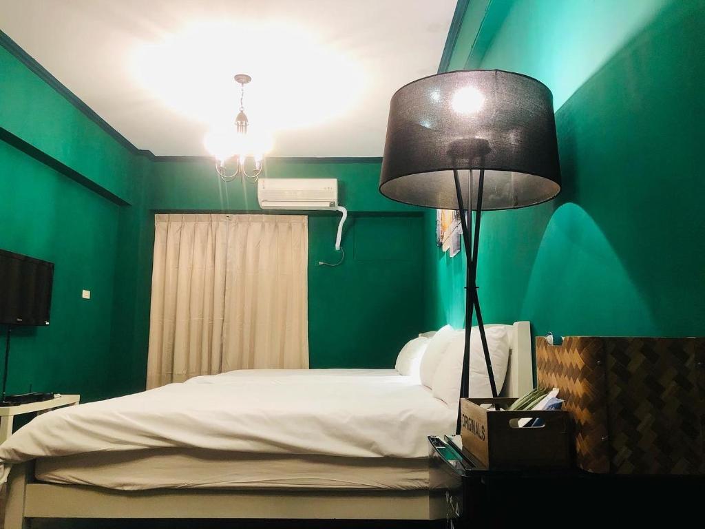 Postel nebo postele na pokoji v ubytování 海沐輕旅 Sea Mu Kenting