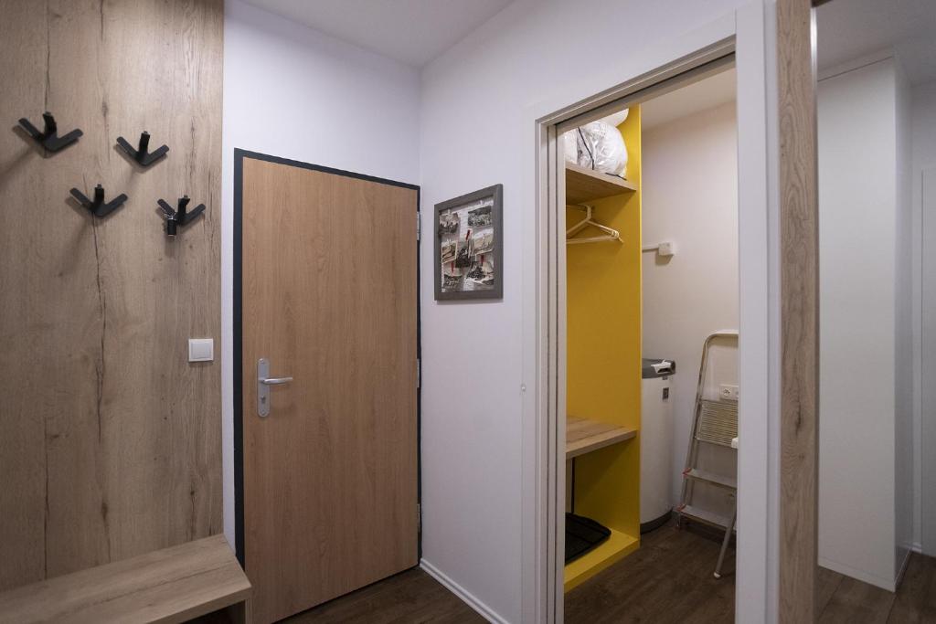Łóżko lub łóżka w pokoju w obiekcie APARTMÁNY PADESÁTKA - Polední Kameny