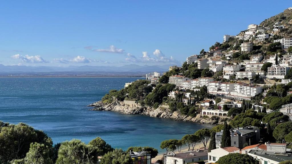 Apartamento en Canyelles playa con vistas al mar, Roses ...
