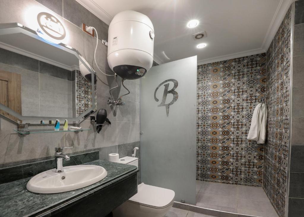 Brothers Pyramids View - 10