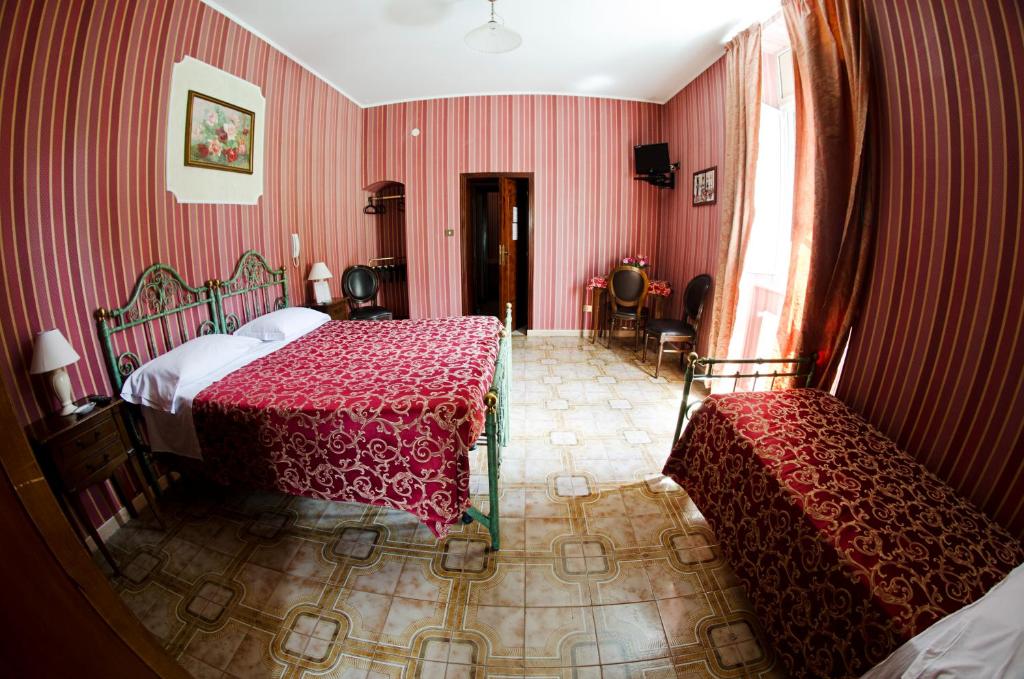 Gallery image of Hotel Villa Maria in Naples