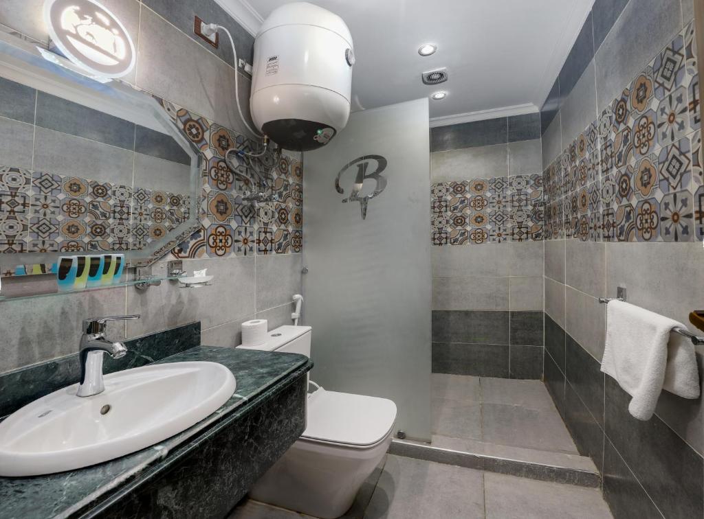 Brothers Pyramids View - 17