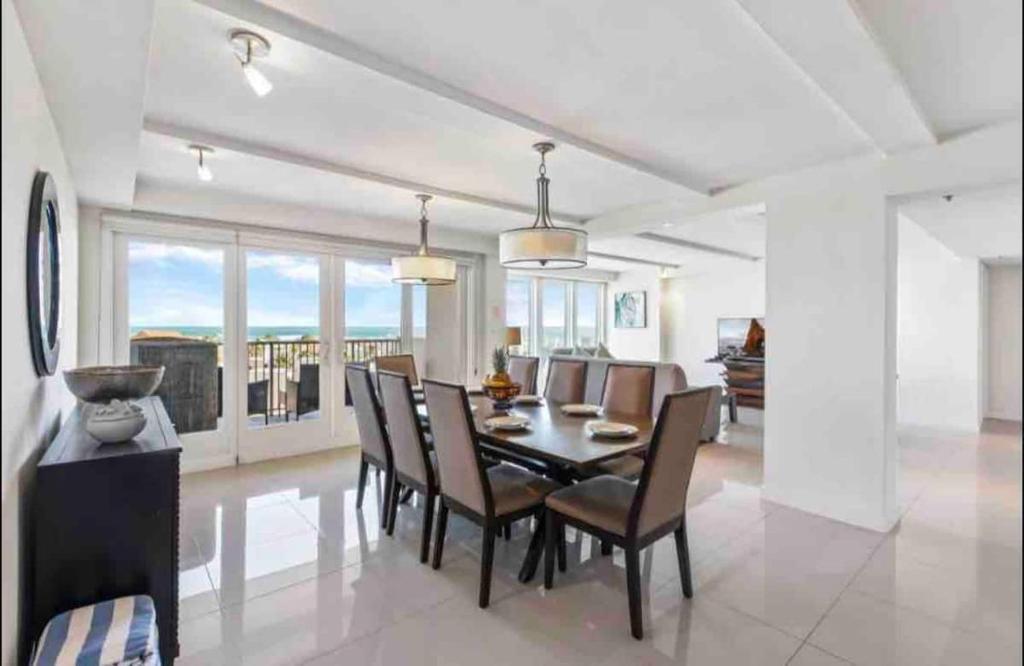 Posezení v ubytování Bahia Mar Solare Tower 6th floor Oceanview Condo 3bd 3ba w Pools