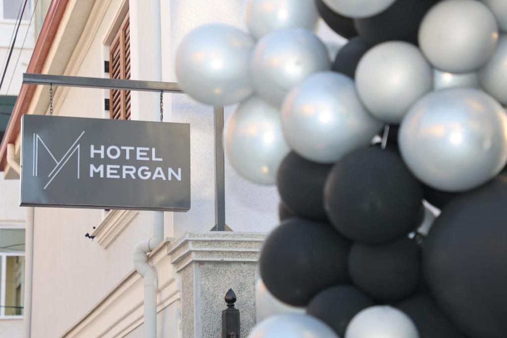 Certifikát, hodnocení, plakát nebo jiný dokument vystavený v ubytování Mergan Hotel