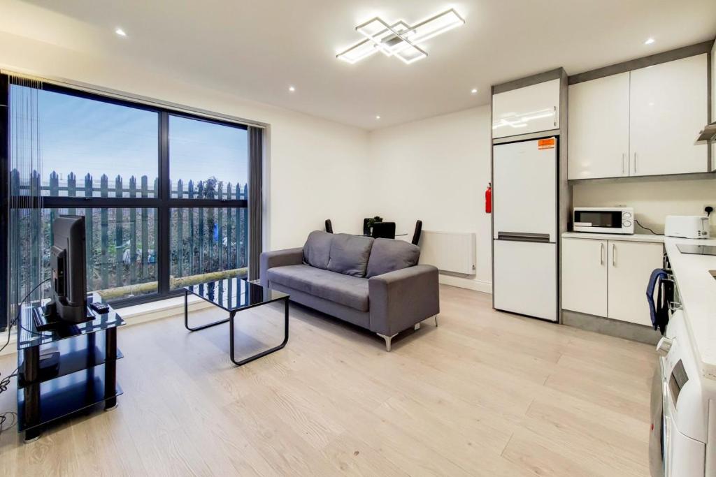 New, Contemporary, 2 Double Bedroom Apartment in Slough