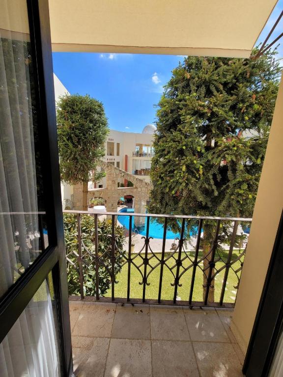 Bazén v ubytování Hotel Quinta Las Alondras nebo v jeho okolí