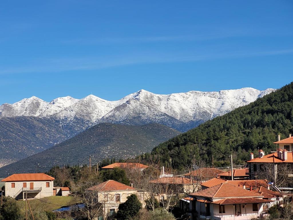 A general mountain view or a mountain view taken from a vendégházakat