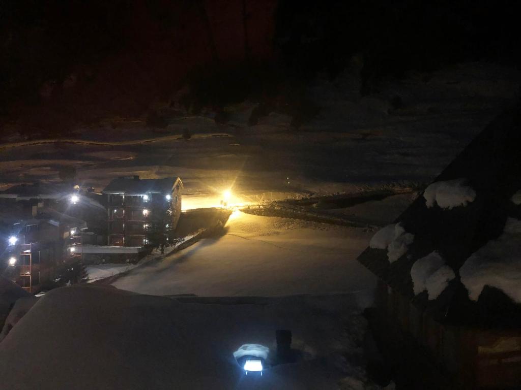 Casita de madera a Peu del Riu Incles - Sol y Nieve - Parking incluido v zimě