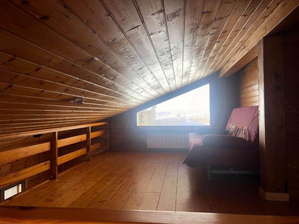 TV a/nebo společenská místnost v ubytování Casita de madera a Peu del Riu Incles - Sol y Nieve - Parking incluido