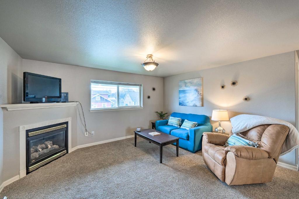 Apartment with Gas Fireplace about half Mi to Beach! - Housity