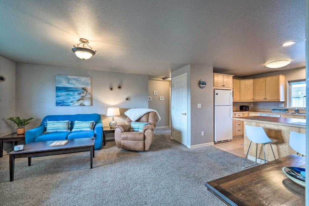 Apartment with Gas Fireplace about half Mi to Beach! - Housity