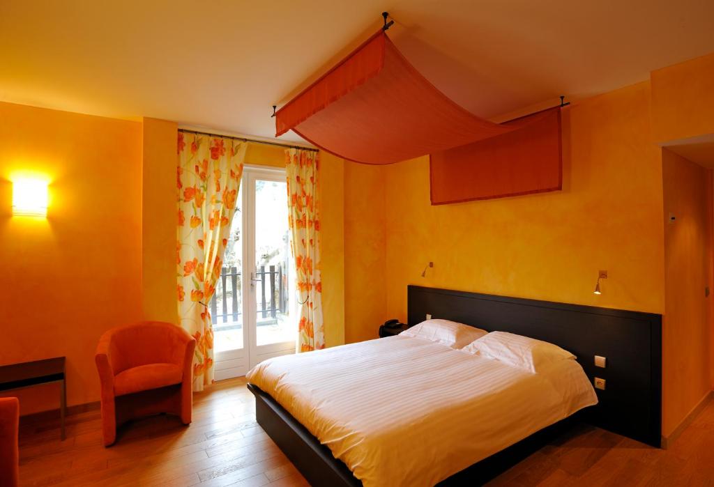 a bedroom with a large bed and a window at Le Haut Allier in Alleyras