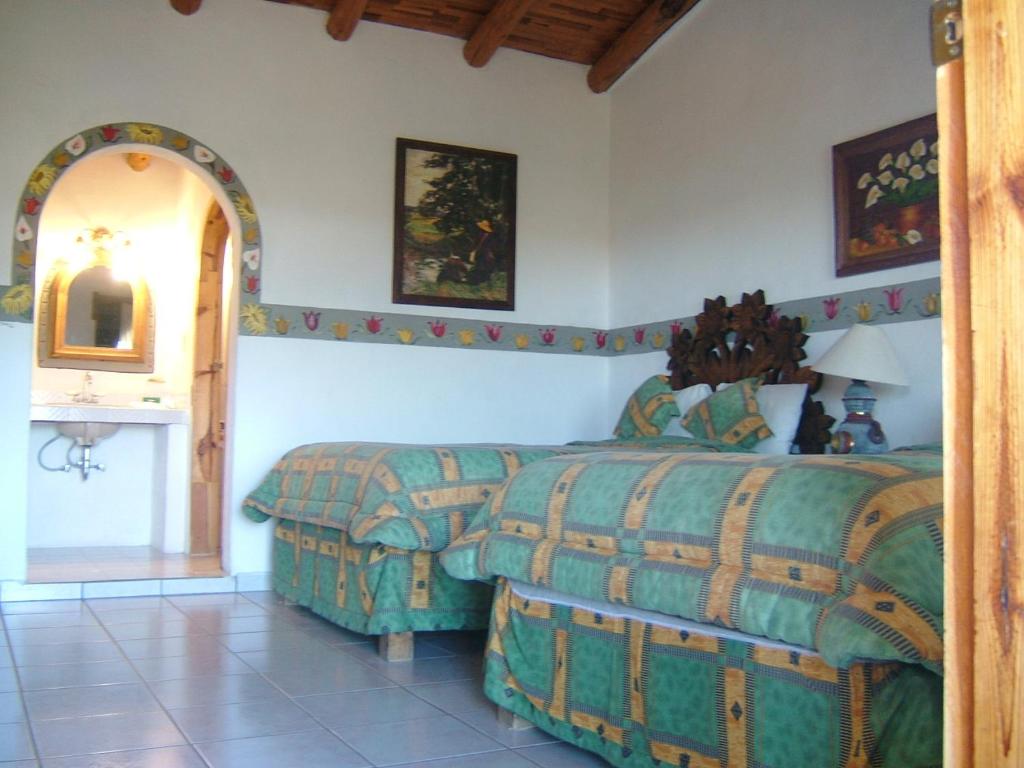 A bed or beds in a room at Hotel Mansion Tarahumara