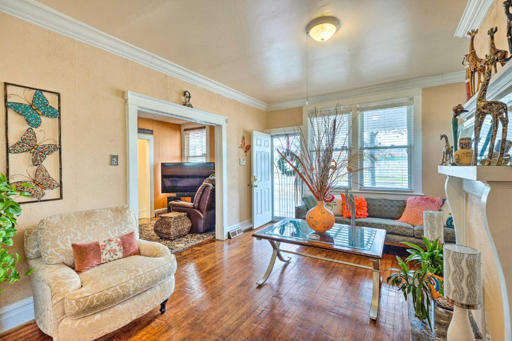Bright, Airy Richmond Home about 3 Mi to Downtown