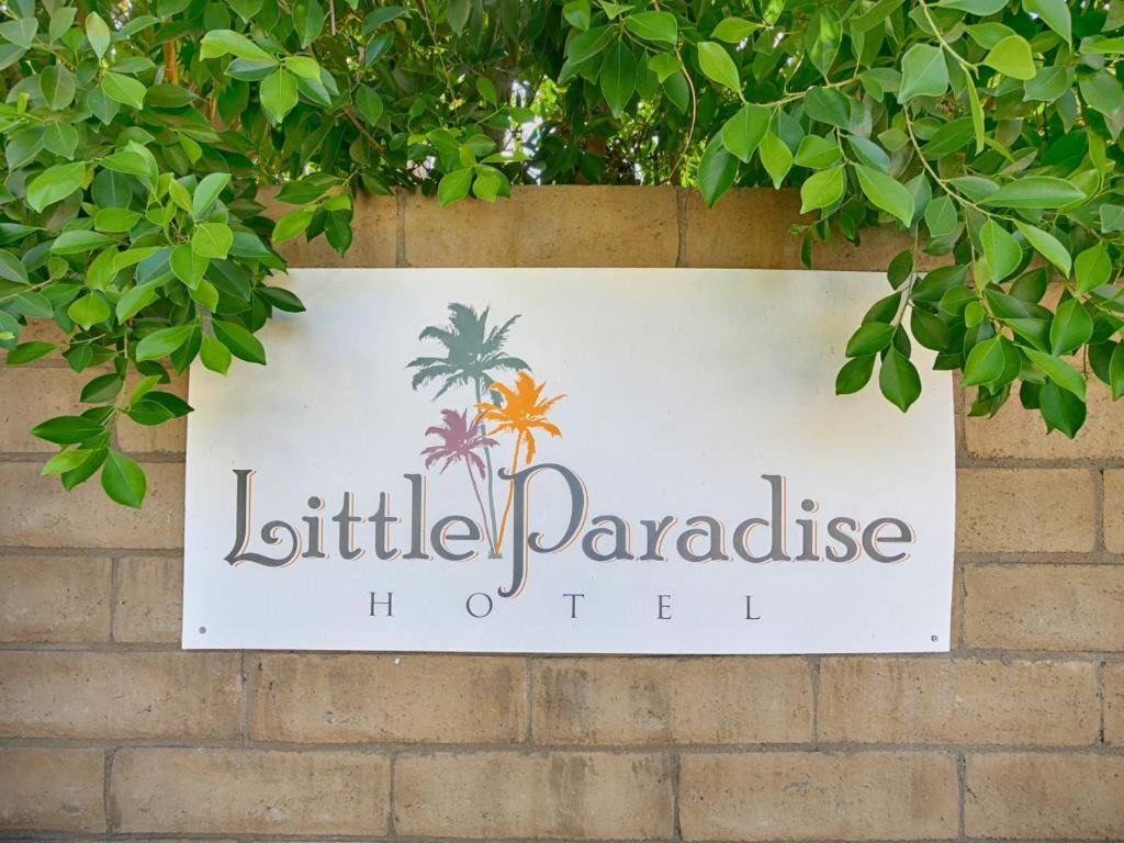 Certifikát, hodnocení, plakát nebo jiný dokument vystavený v ubytování Little Paradise Hotel