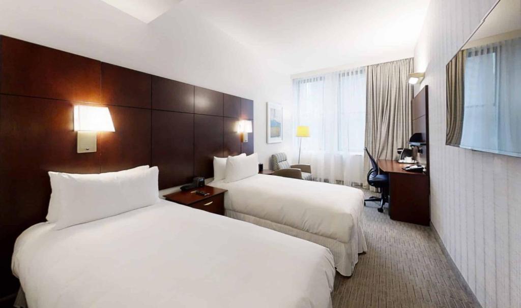 Postel nebo postele na pokoji v ubytování Club Quarters Hotel Wacker at Michigan, Chicago