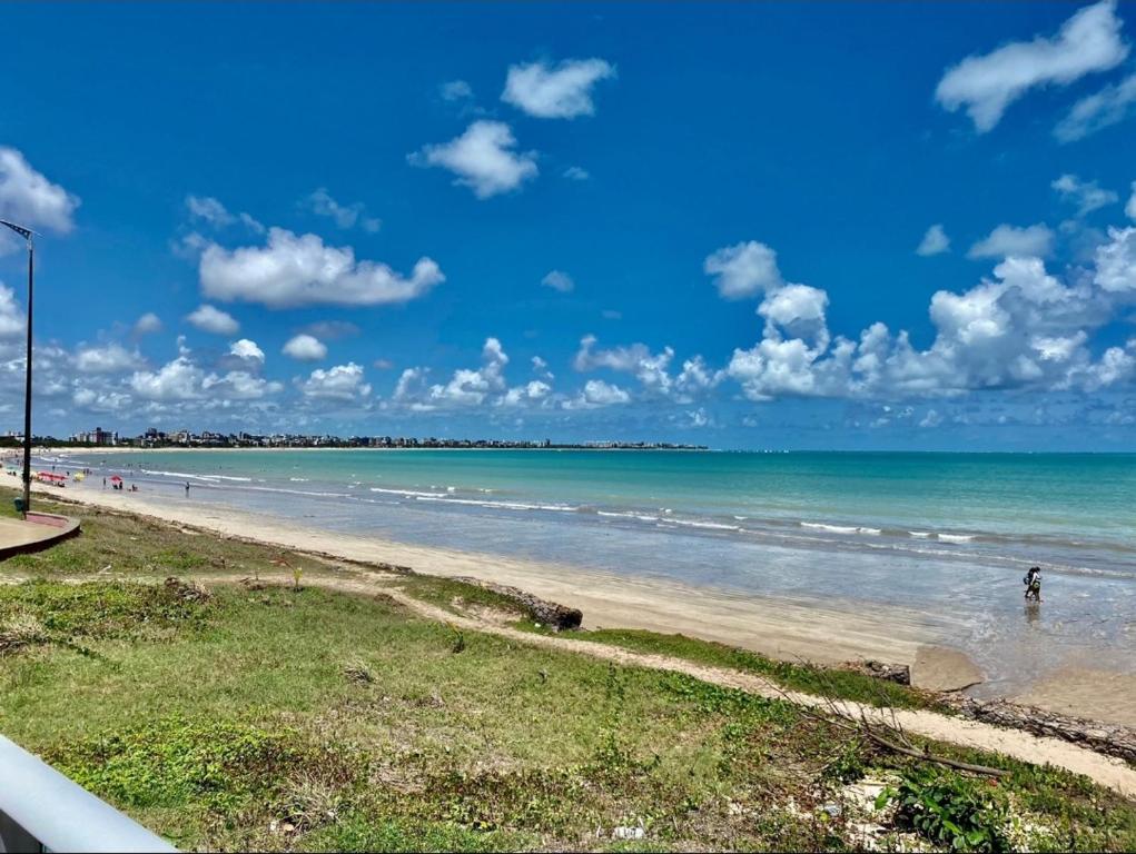 Charmoso Apartamento Pé na Areia Bessa