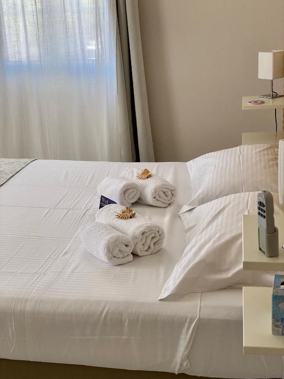 Łóżko lub łóżka w pokoju w obiekcie Filippos Apartments