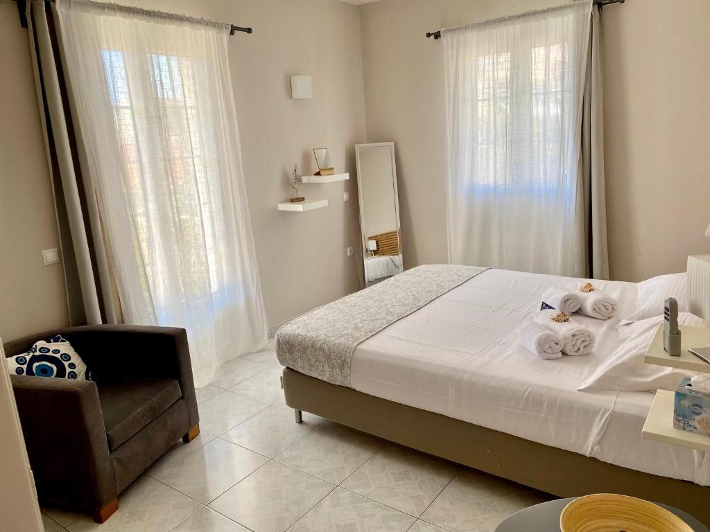 Łóżko lub łóżka w pokoju w obiekcie Filippos Apartments