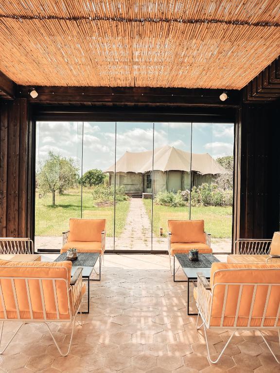 Istumisnurk majutusasutuses Terme di Vulci Glamping & Spa
