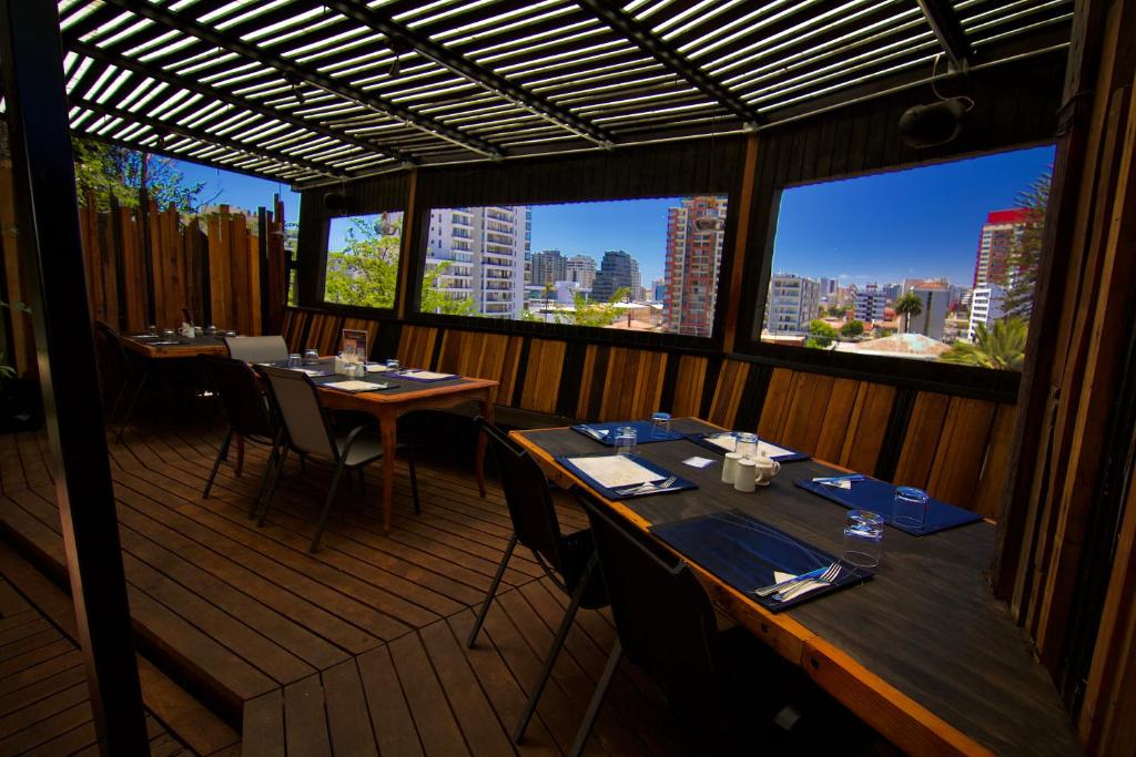 Restaurace v ubytování La Blanca Hotel