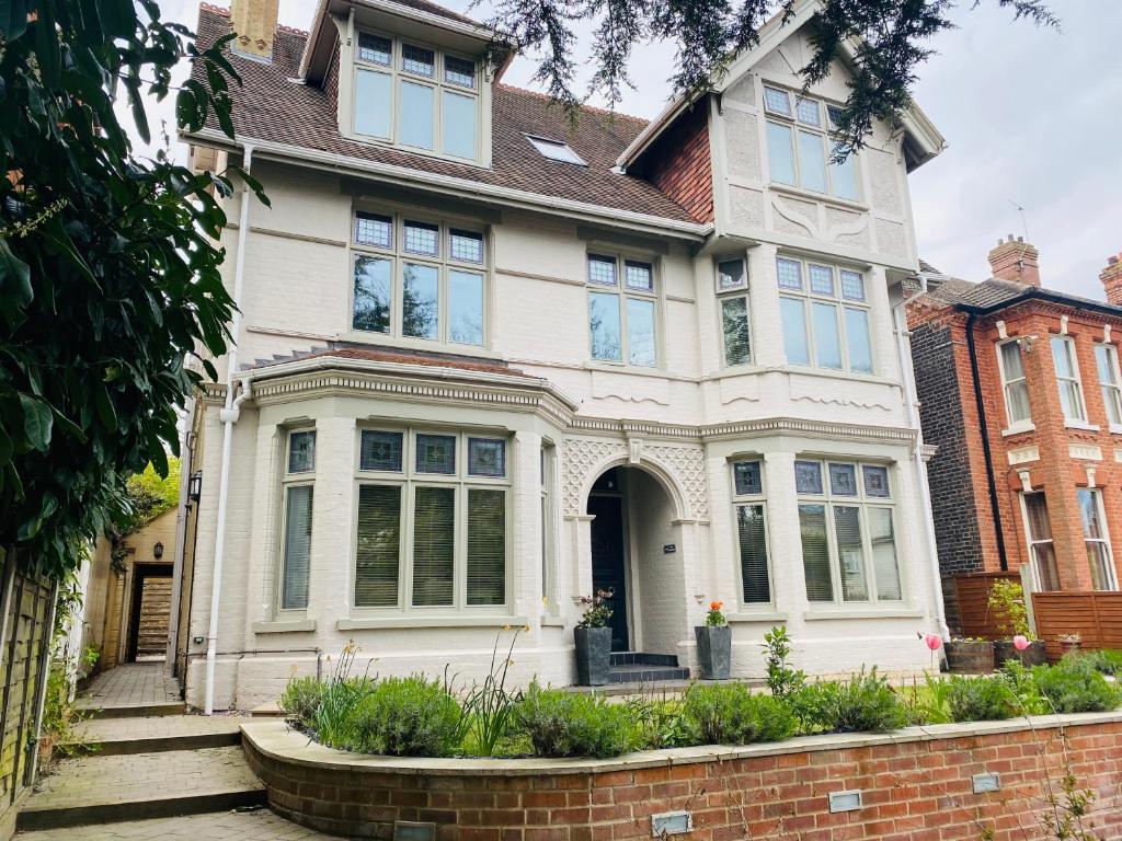 Luxury 2 bed ApartmentGolden Triangle w/ Parking, Norwich (updated prices 2025)