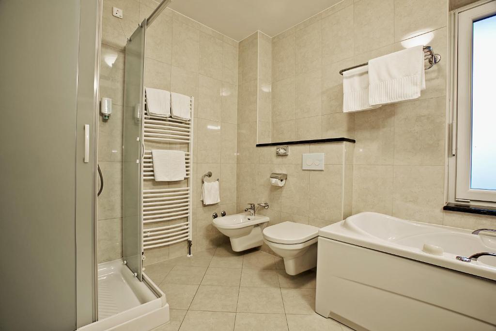 Koupelna v ubytování Spa & Wellness Hotel Pinia