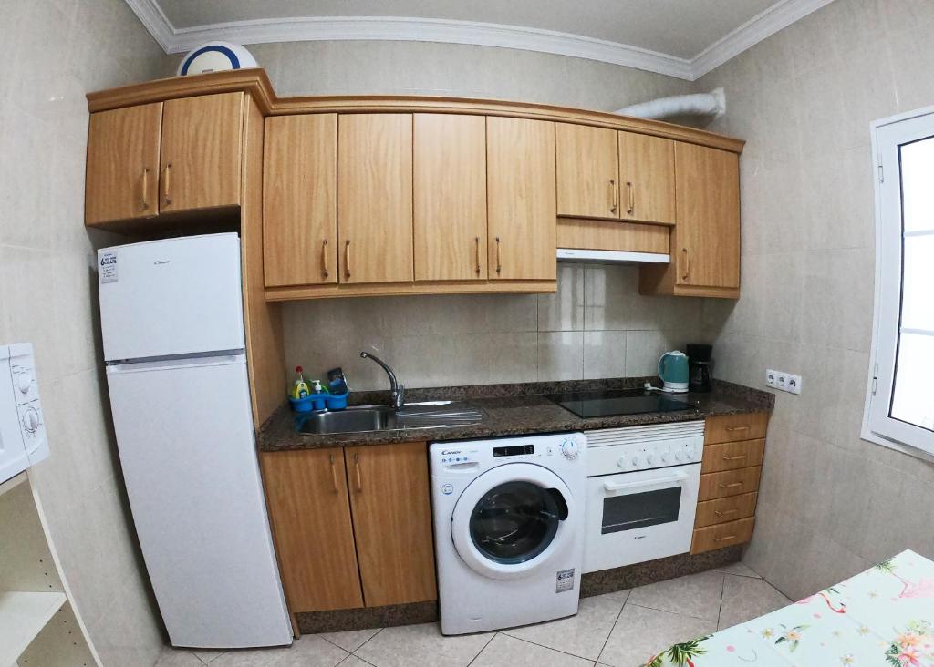 Kuchyň nebo kuchyňský kout v ubytování Apartamento vistas al mar, wifi de 600 Mb