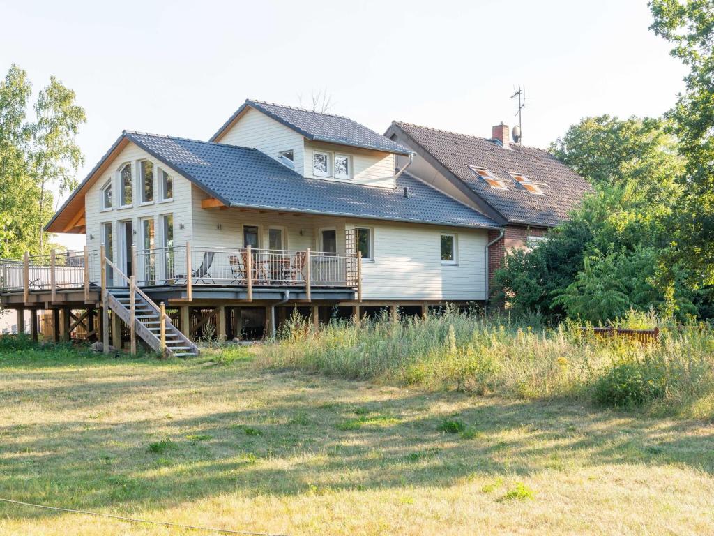 Het gebouw waarin het vakantiehuis zich bevindt