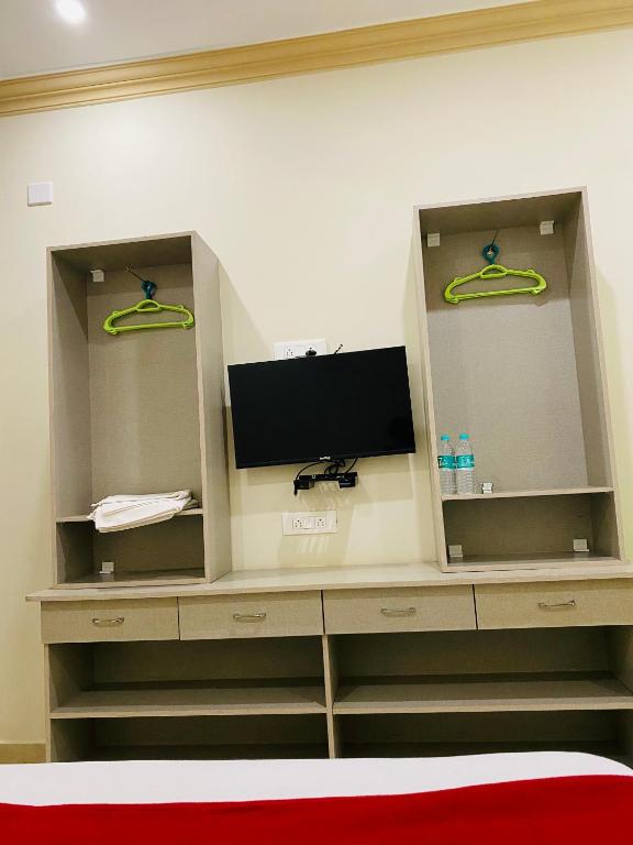 TV a/nebo společenská místnost v ubytování MARINA PALACE