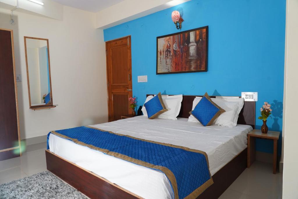 Postel nebo postele na pokoji v ubytování Shimla Pines Homestay