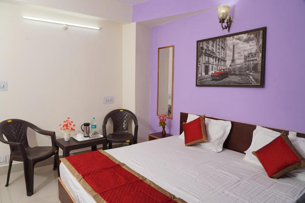 Postel nebo postele na pokoji v ubytování Shimla Pines Homestay
