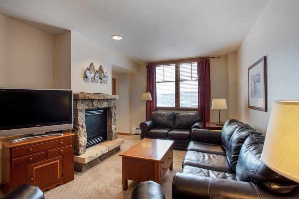 Roomy Zephyr Mountain Lodge Condo with Perfect Slope View from Balcony condo, Winter Park