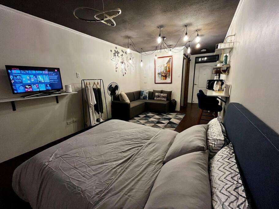 Cozy Ocean Blue Condo 43in TV & Netflix - Housity