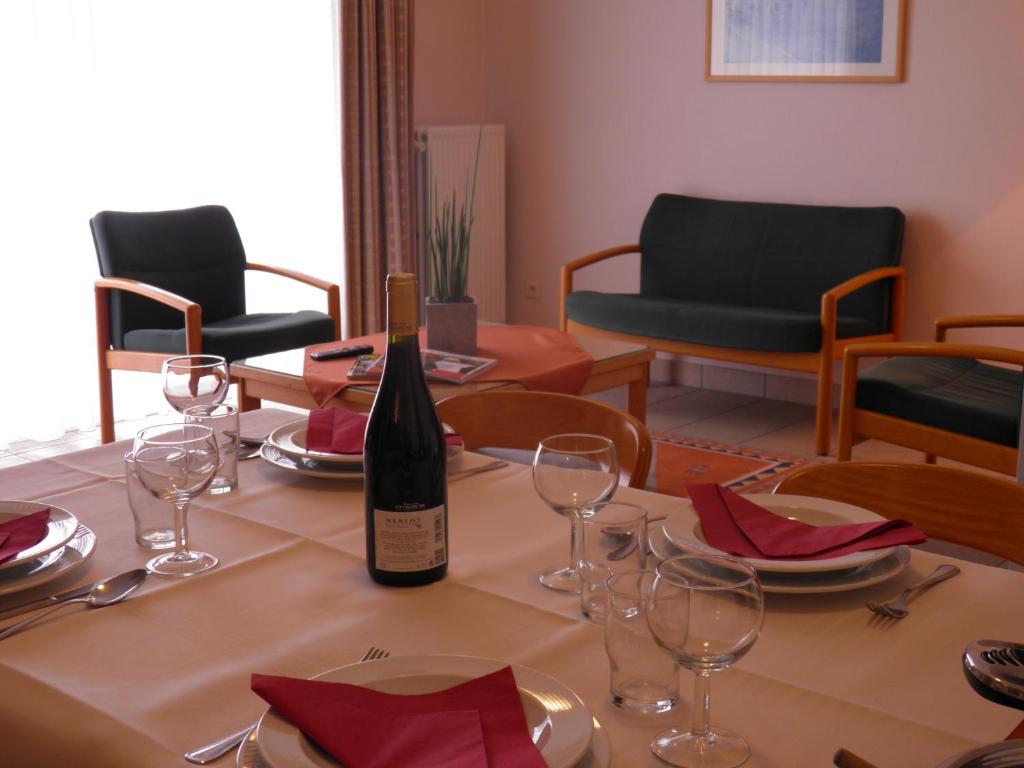 Nápoje v ubytování Domein Westhoek Apartment