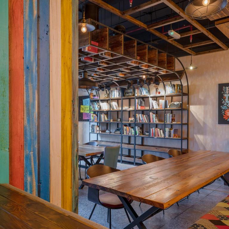 Reštaurácia alebo iné gastronomické zariadenie v ubytovaní Oaks Ibn Battuta Gate Dubai