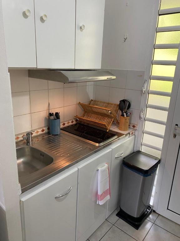 Kuchyň nebo kuchyňský kout v ubytování Studio marina