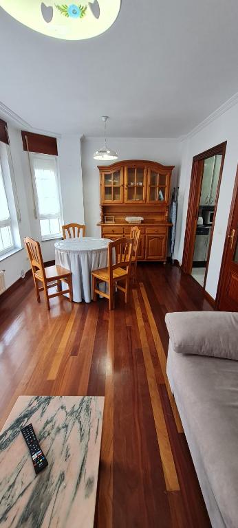 A seating area at Apartamentos Tesón Ribadeo