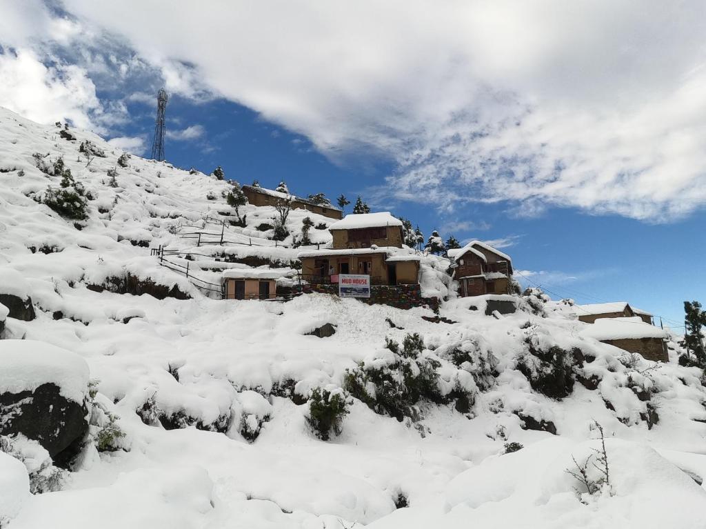 Vrinda's Mud House v zimě