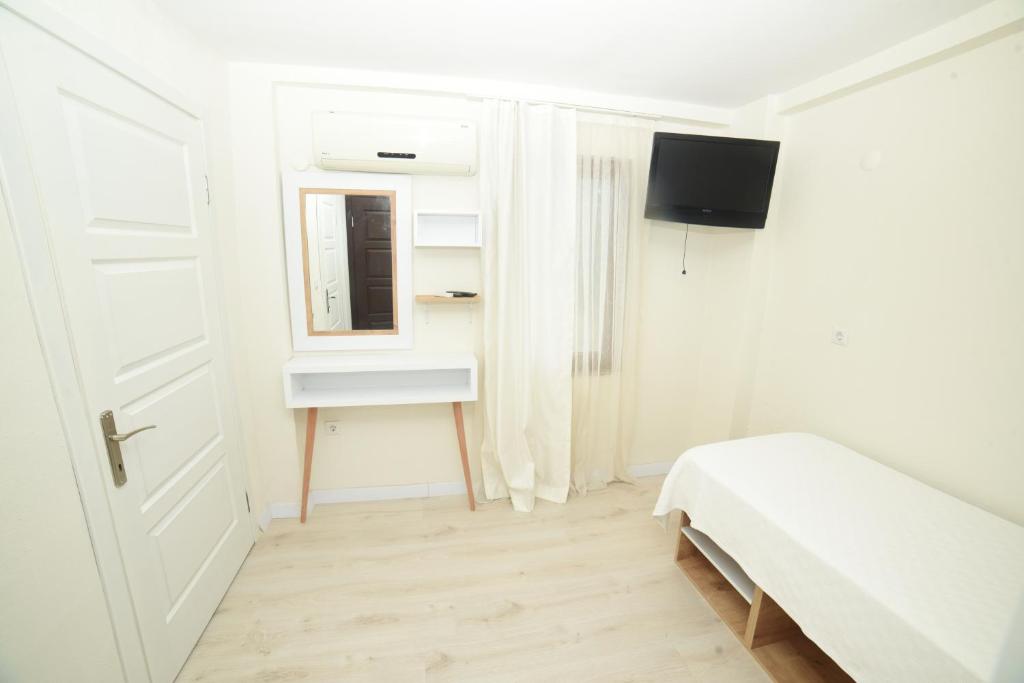 TV a/nebo společenská místnost v ubytování Limonata Hotel Assos