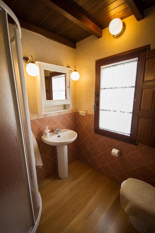 Koupelna v ubytování Apartamentos El Sualleiro