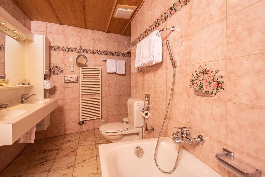 Koupelna v ubytování Schlosshotel Chastè