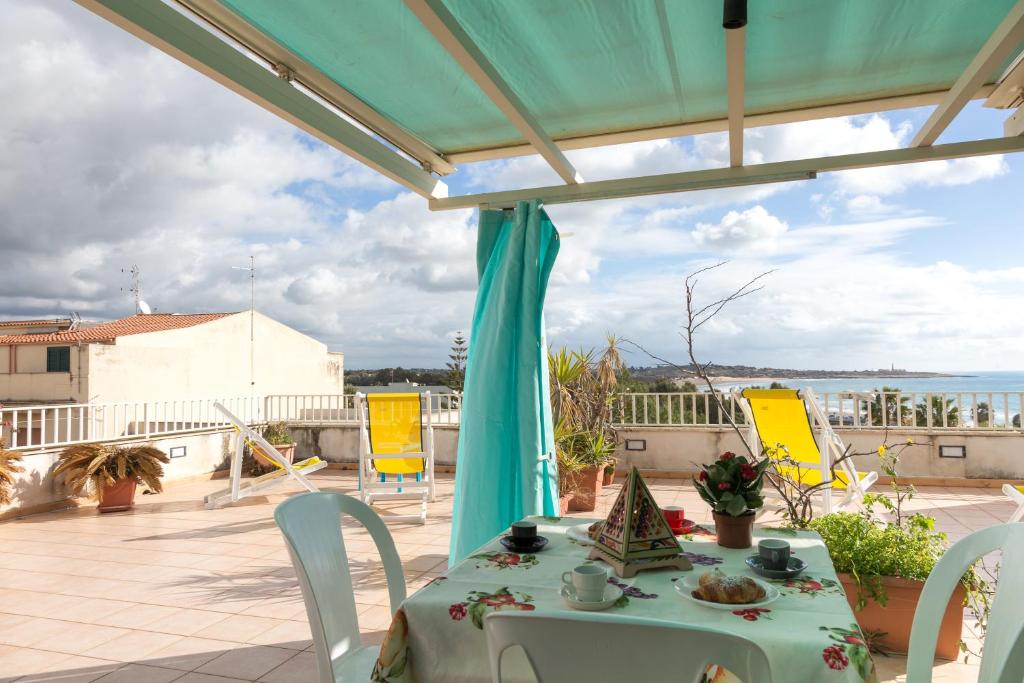 Balkón nebo terasa v ubytování Sea view house, Ponente- Centosicilie