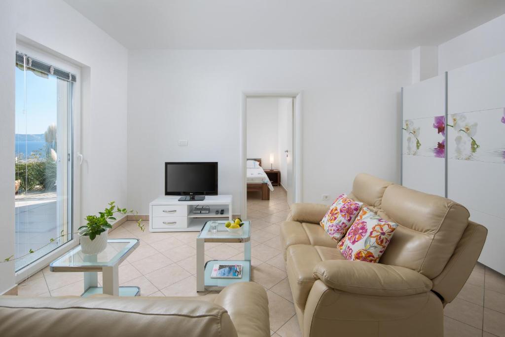 Televízia a/alebo spoločenská miestnosť v ubytovaní Apartment Paradiso - Ravni